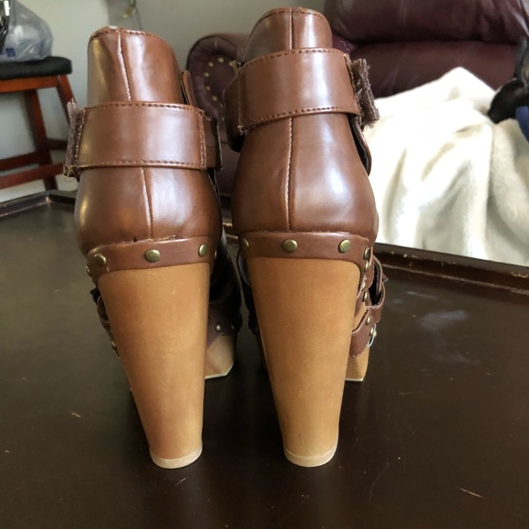 Brown heels - Picture 3 of 5